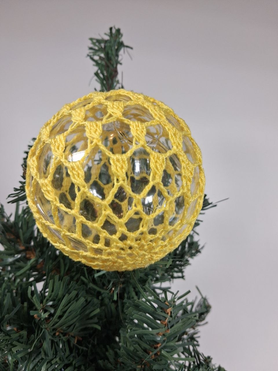Yellow Crochet Christmas Bauble (big pattern)
